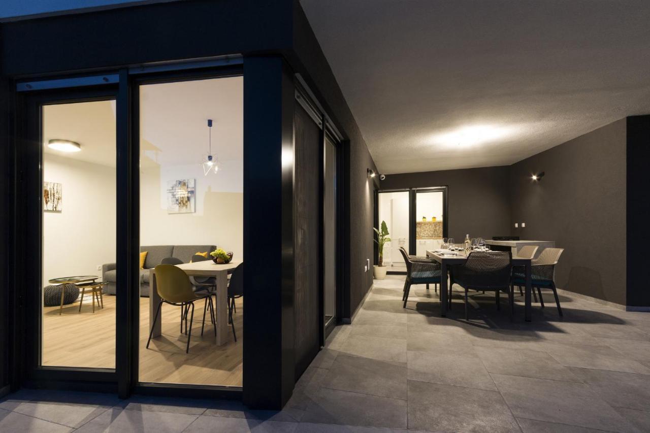 Modern 3-Bedroom Villa With A Private Pool พูลา ภายนอก รูปภาพ